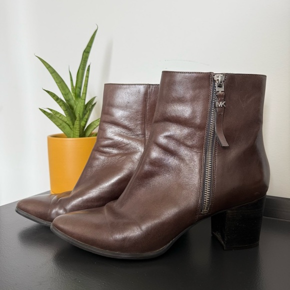 Michael Kors brown leather Dawson pointed toe ankle boots - size 9.5 - Picture 2 of 5